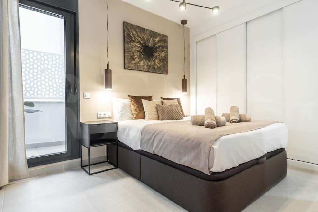 Modern Apartment With Patio & Parking By Rems Malaga Bagian luar foto