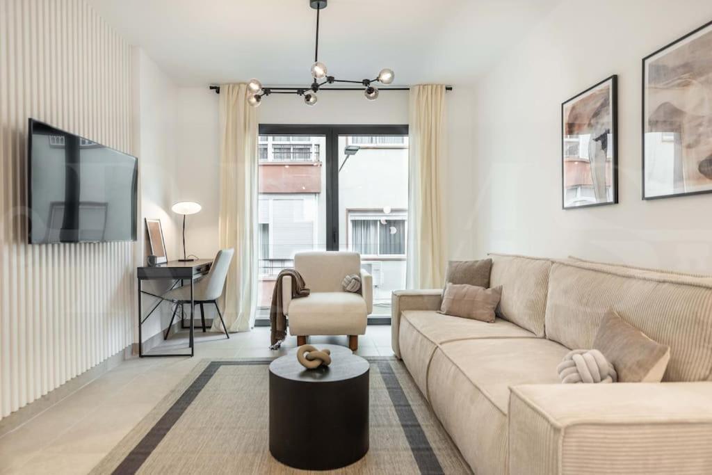 Modern Apartment With Patio & Parking By Rems Malaga Bagian luar foto