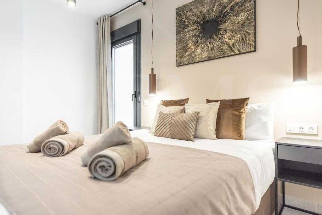 Modern Apartment With Patio & Parking By Rems Malaga Bagian luar foto