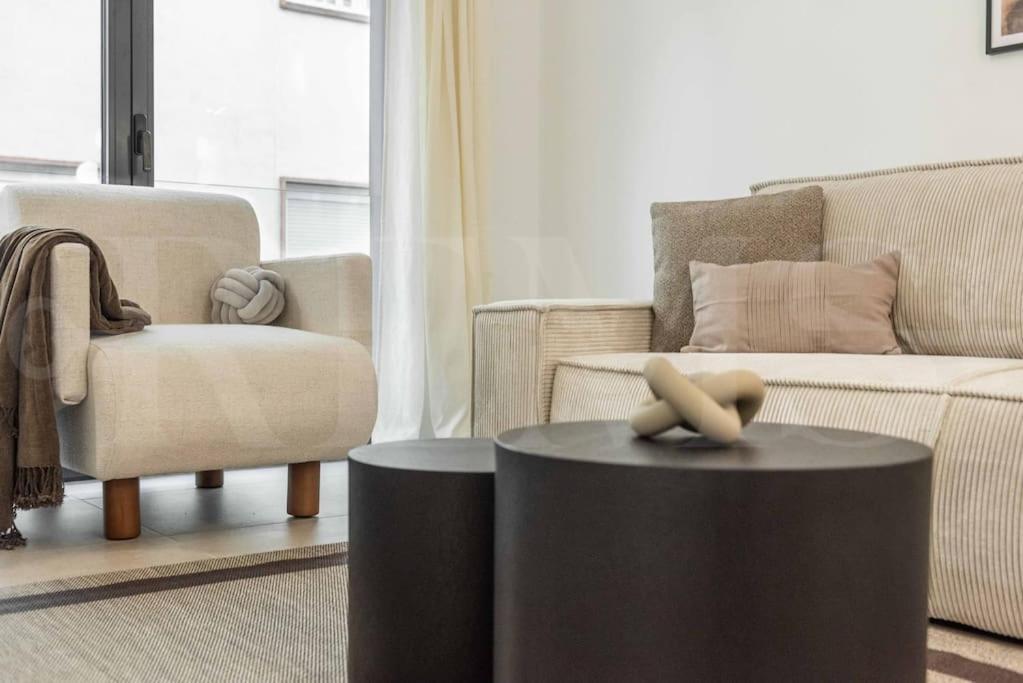 Modern Apartment With Patio & Parking By Rems Malaga Bagian luar foto