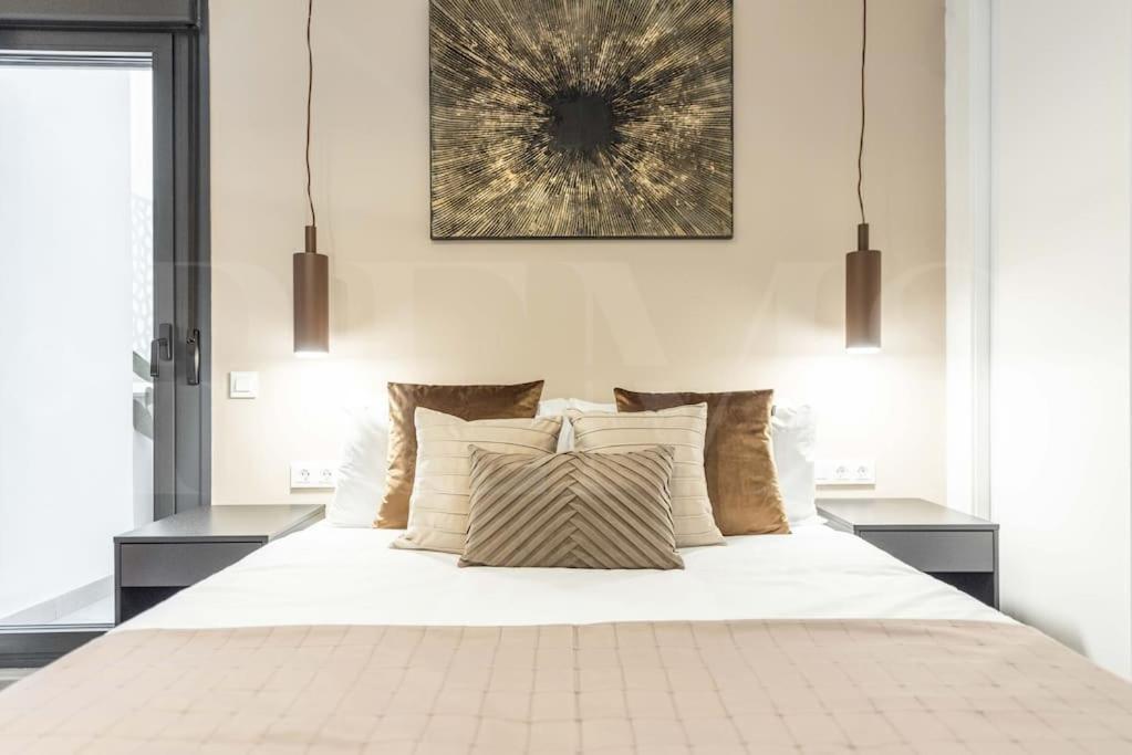 Modern Apartment With Patio & Parking By Rems Malaga Bagian luar foto