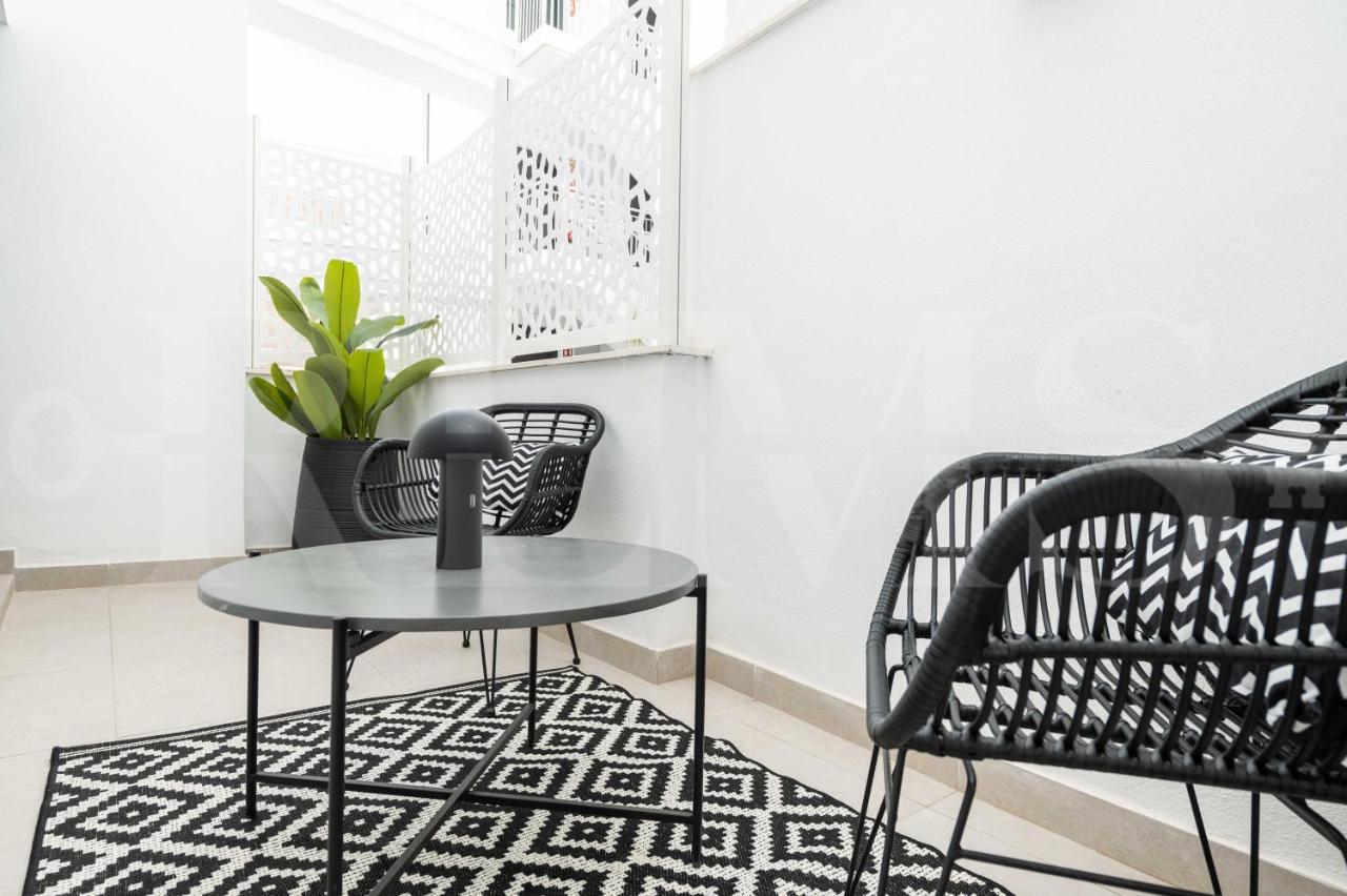 Modern Apartment With Patio & Parking By Rems Malaga Bagian luar foto